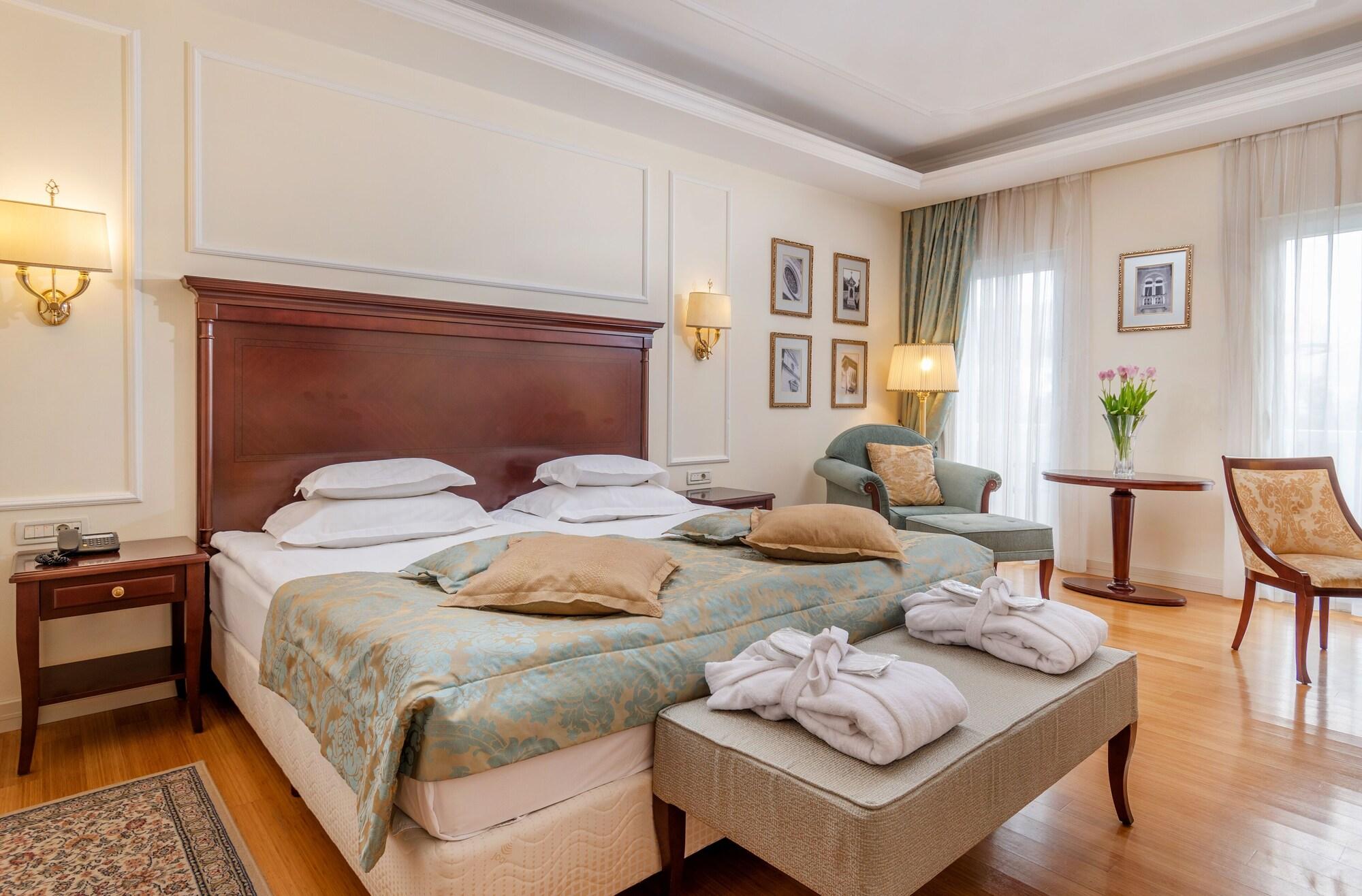 Hotel President Solin Exterior photo