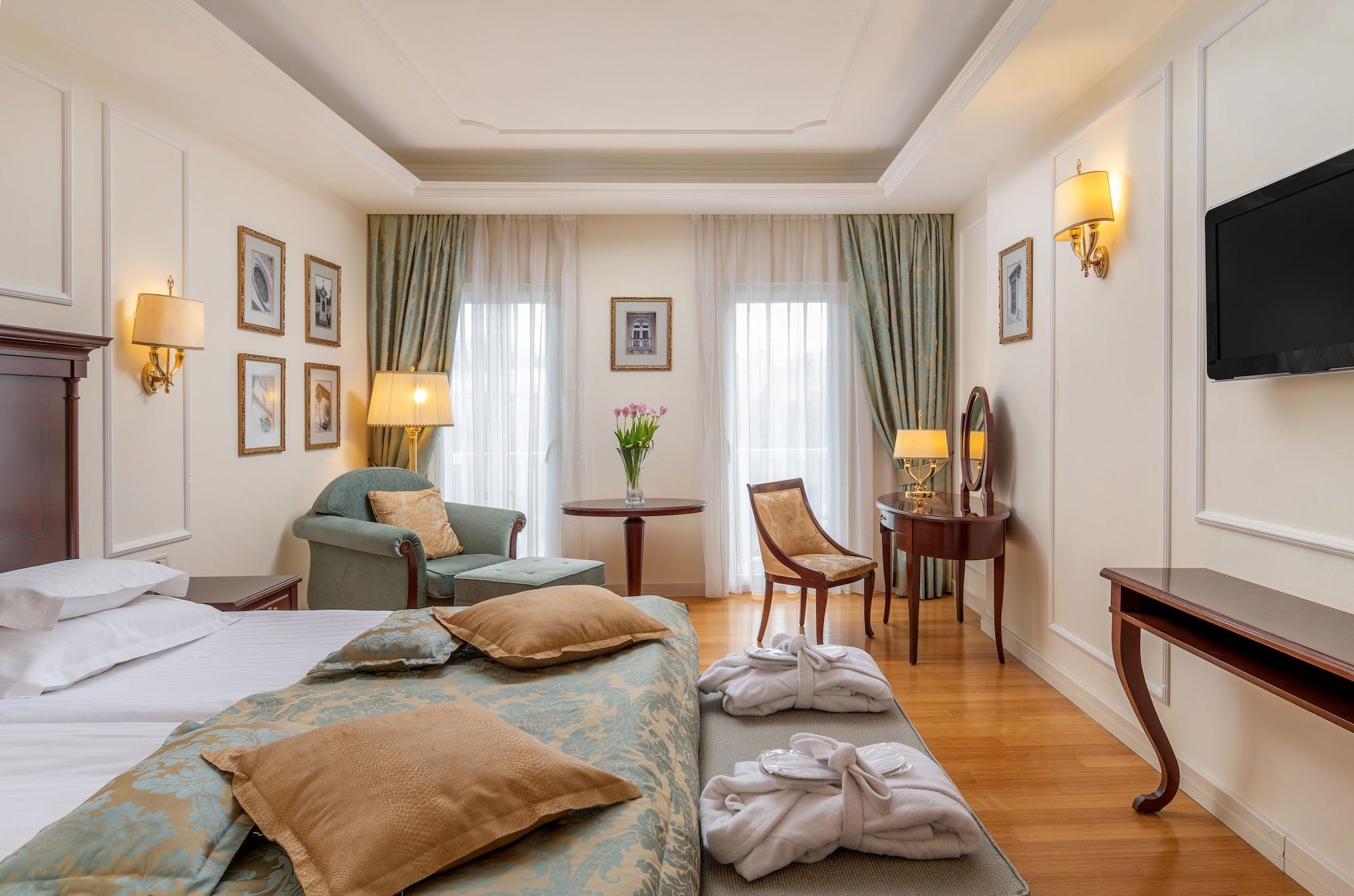 Hotel President Solin Exterior photo