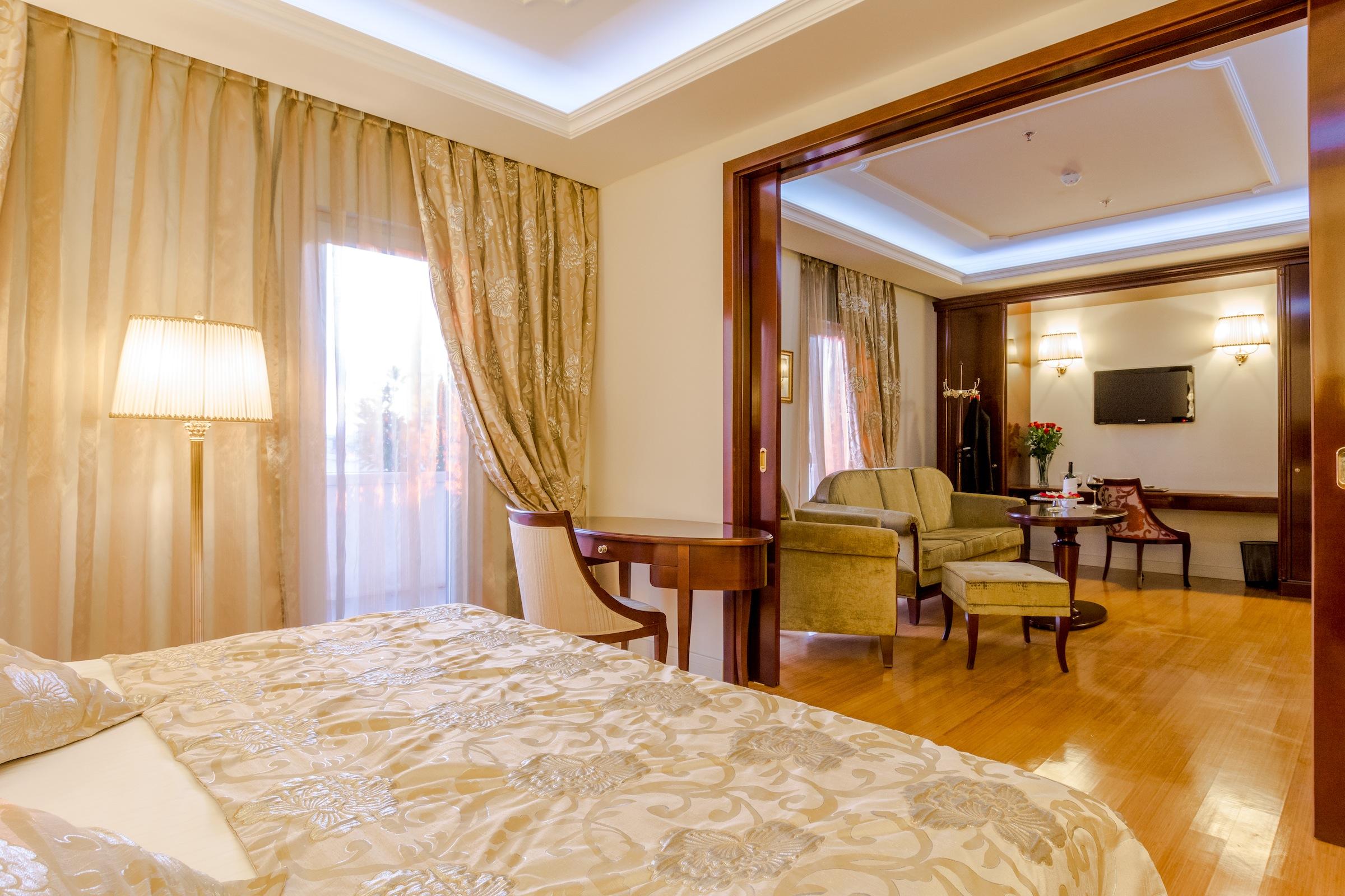 Hotel President Solin Exterior photo