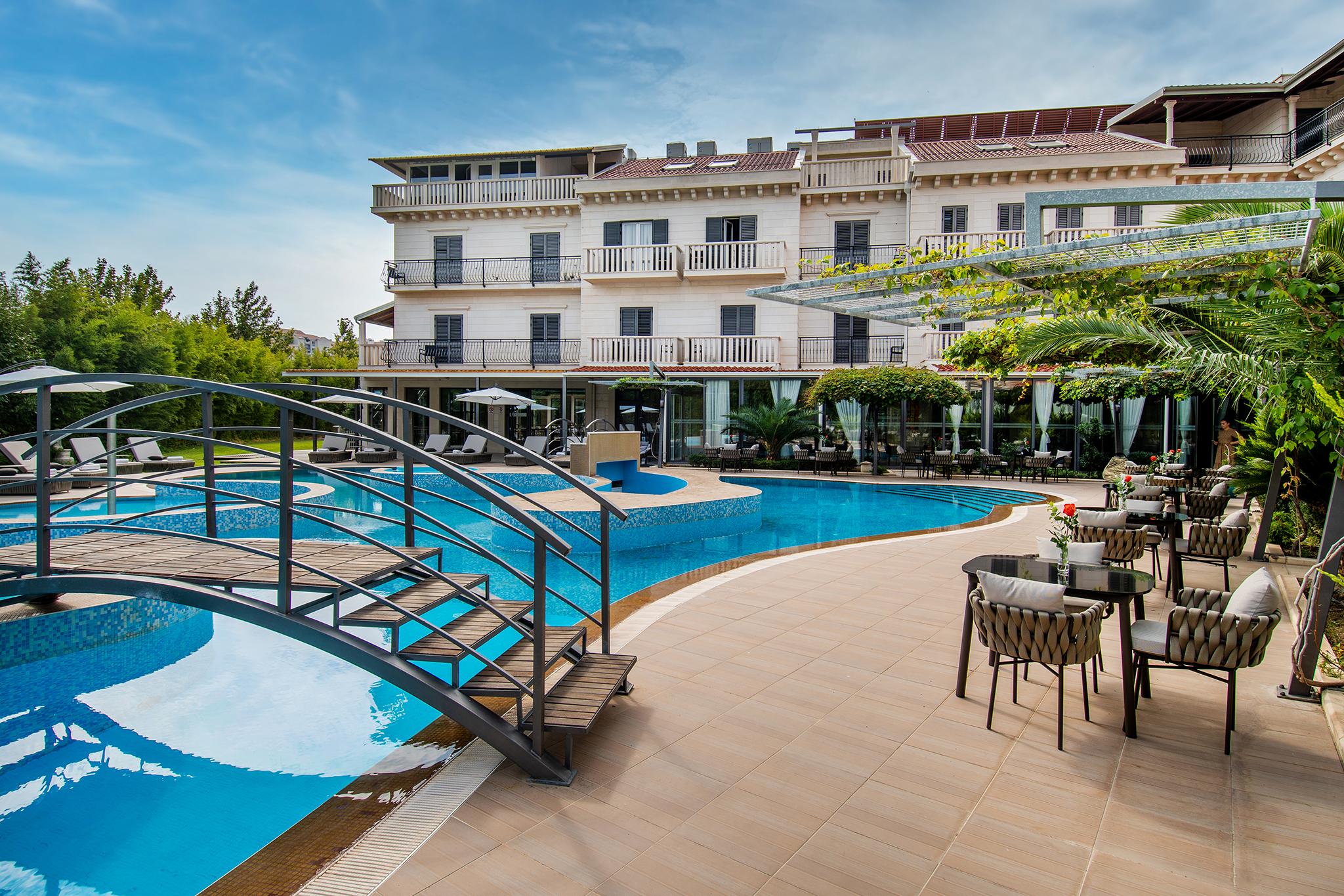 Hotel President Solin Exterior photo
