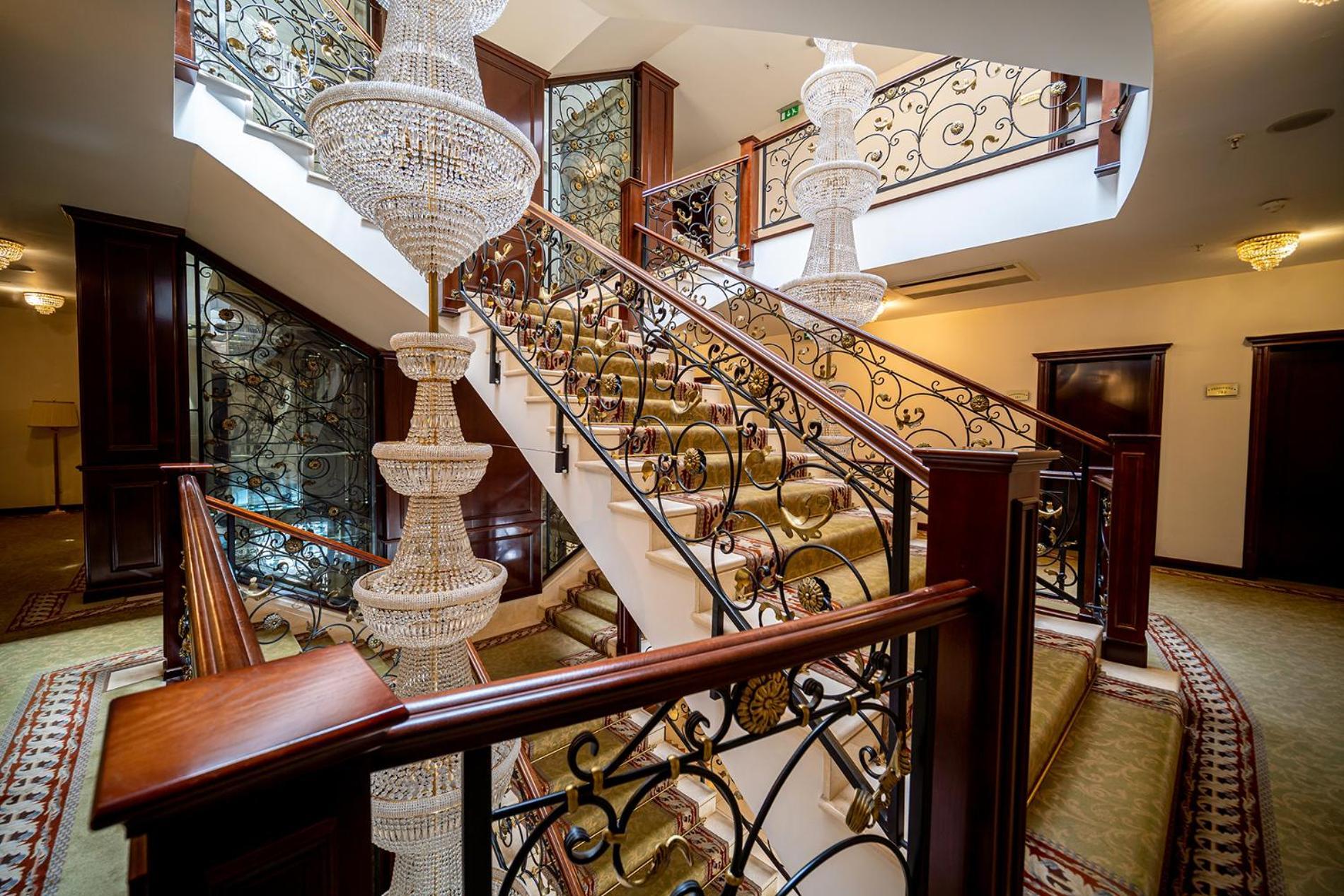 Hotel President Solin Exterior photo
