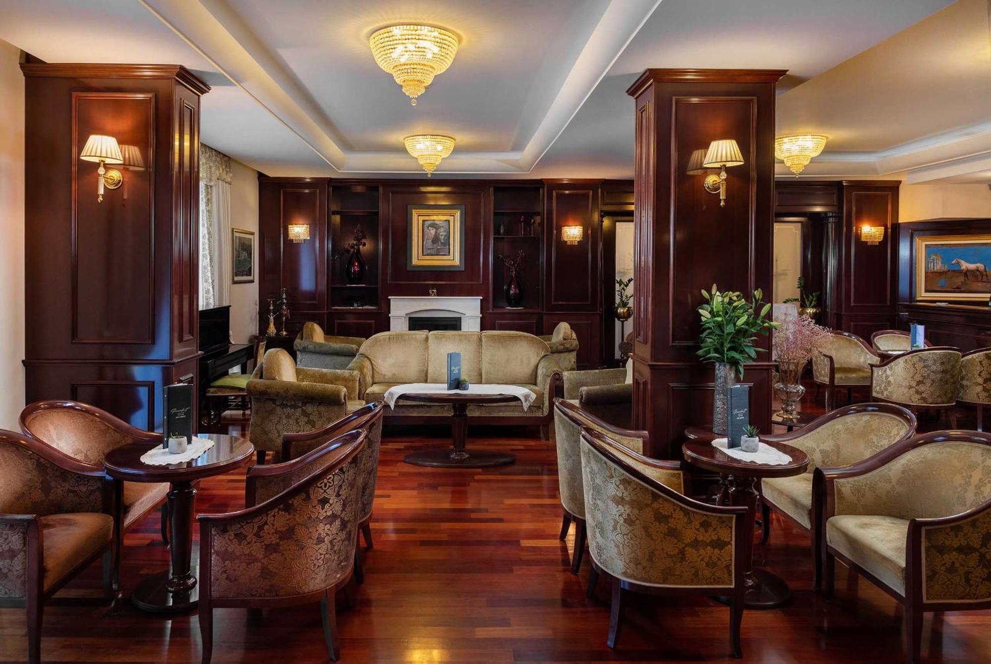Hotel President Solin Exterior photo